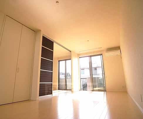 居室・リビング　広々としたリビングです！