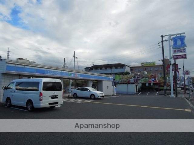 コンビニ　ローソン（コンビニ）まで958m