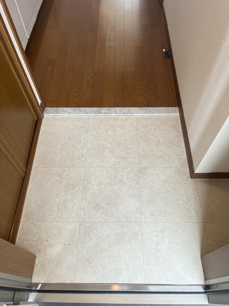 玄関　※同タイプ同モデルの写真を使用