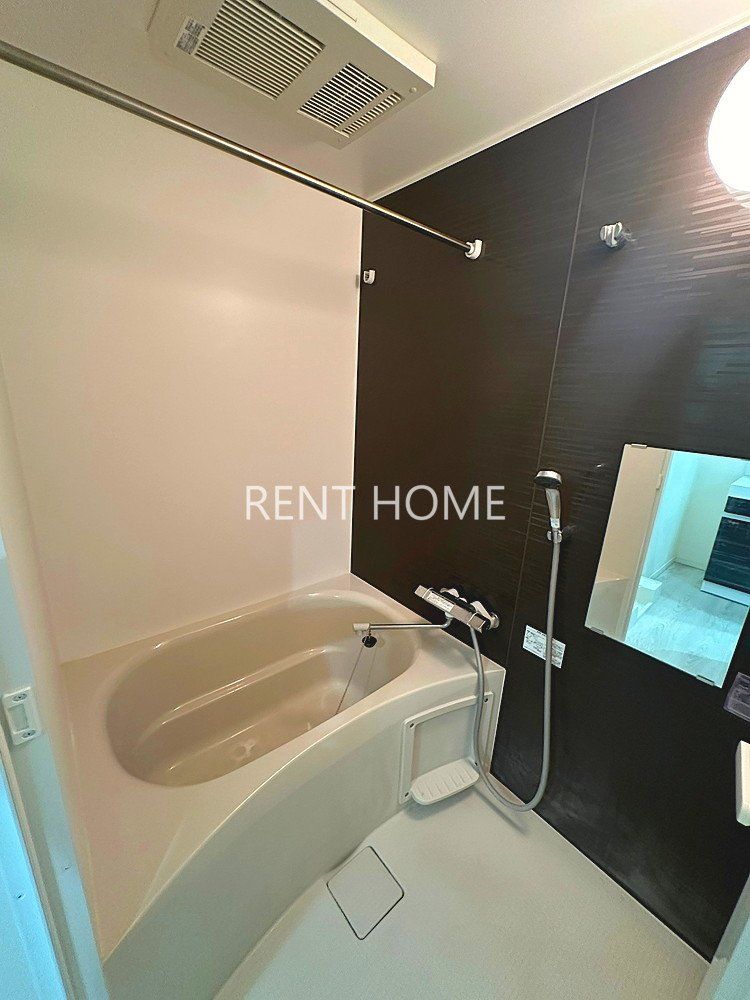 バス・シャワールーム　浴室乾燥機付きです