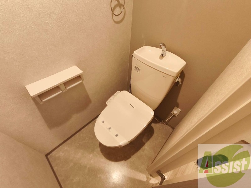 トイレ　こちらはトイレです。清潔感があり、安心して使用できます。