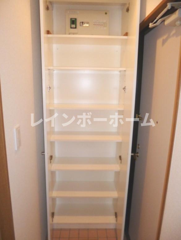 収納　毎日通る玄関はこちらです