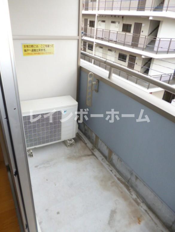 バルコニー　外からの目が気にならないバルコニーで洗濯物が干せます