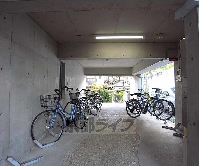 その他共有部分　駐輪場別角度です