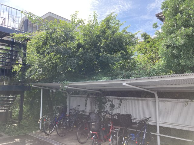 その他　屋根付き駐輪場