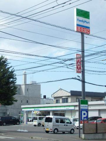 コンビニ　ファミリーマート（コンビニ）まで245m