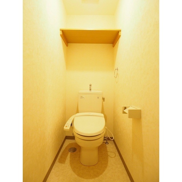 トイレ　温水洗浄便座付きトイレ