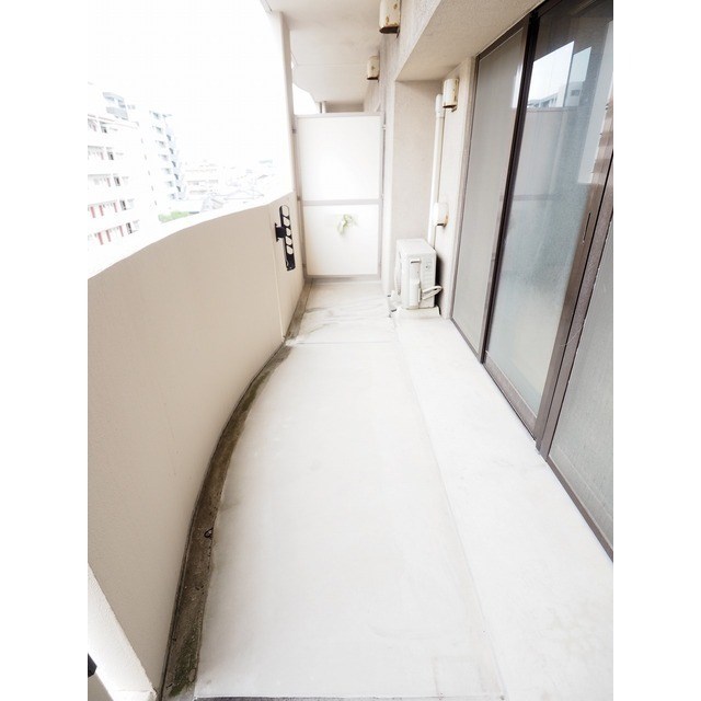 バルコニー　バルコニー付なのでお天気の日にはお洗濯物干せます