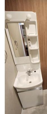 洗面設備　朝の支度にも助かる、独立の洗髪洗面化粧台