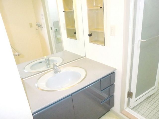 洗面設備　★広めな独立洗面台付きです★