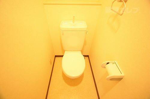 トイレ　１番人気の浴室と別々のトイレです