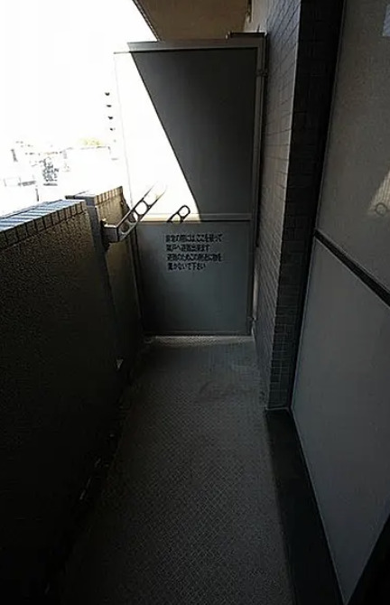 バルコニー　別部屋の写真を使用しております。
