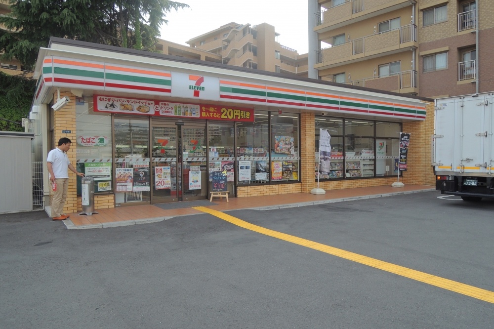 コンビニ　セブンイレブン　宝塚南口2丁目店（コンビニ）まで838m