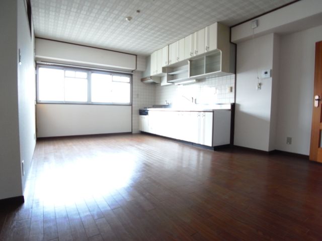 居室・リビング　明るいリビングです。