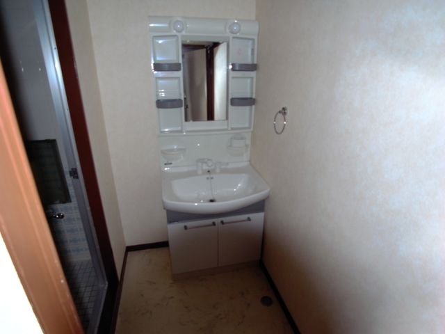 洗面設備　人気の独立洗面台です。