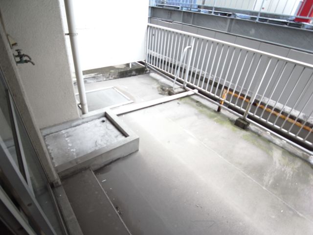 バルコニー　奥行があるベランダです。