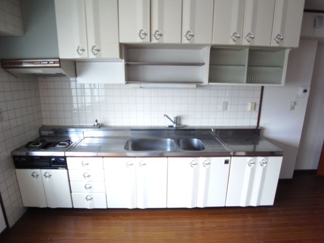 キッチン　広いシステムキッチン