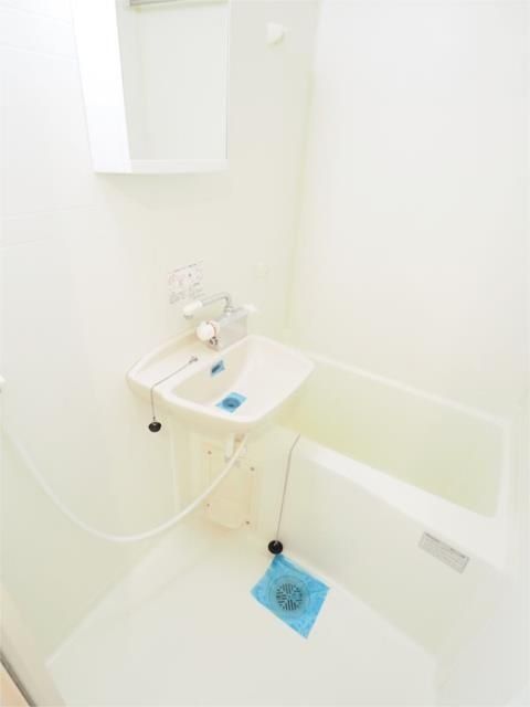 バス・シャワールーム　写真は同タイプ住居です。