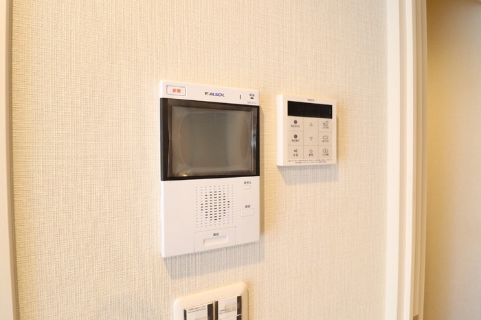 セキュリティ　急な来訪者にも安心のモニター付きインターホン！