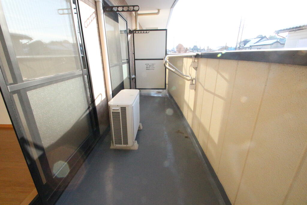 バルコニー　同建物別号室