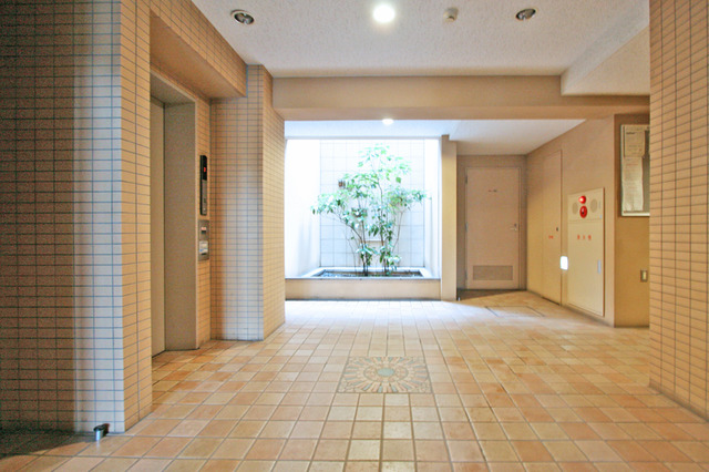 エントランス　広々としたエントランス