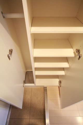 玄関　（別タイプ参考写真）エステムコート駒込六義園　豊島区駒込1