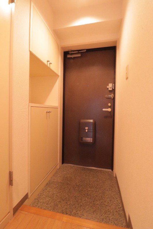 玄関　下駄箱充実。