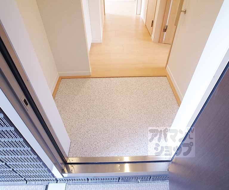 玄関　段差の少ない玄関です