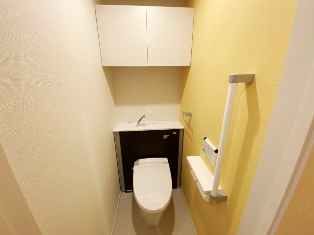 トイレ　別号室の参考写真です。