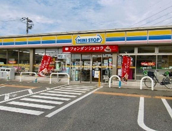 コンビニ　ミニストップ 四街道栗山店（コンビニ）まで700m