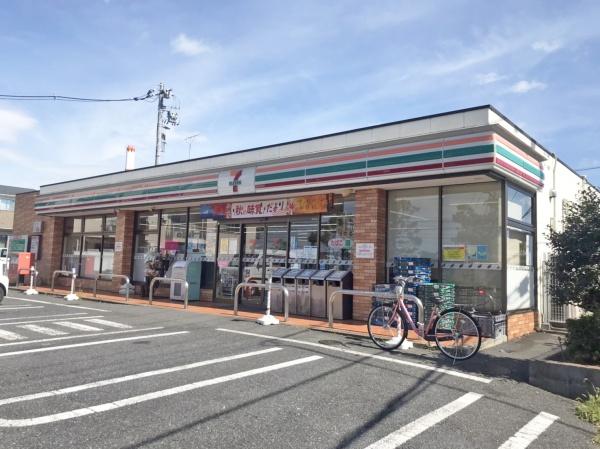 コンビニ　セブンイレブン足立東伊興3丁目店（コンビニ）まで424m