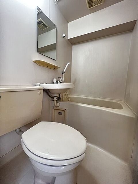 バス・シャワールーム　※写真は同タイプの別のお部屋になります。