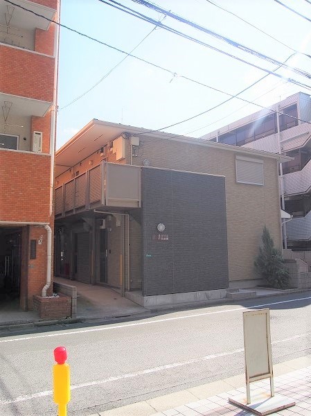 建物外観　綺麗な外観です。駅までのアクセスも便利。