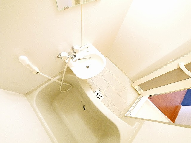 バス・シャワールーム　落ち着いた空間のお風呂です