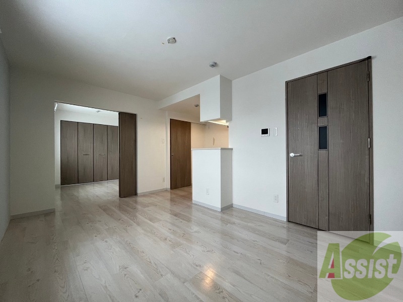 居室・リビング　広々としたリビングですね。使い勝手がよさそうですね！