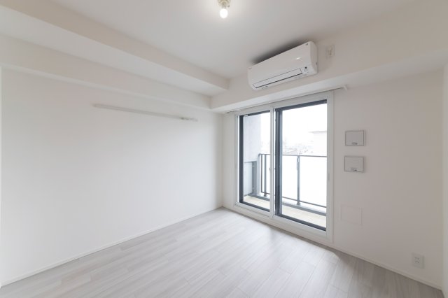 居室・リビング　個人の部屋や寝室として使える洋室です