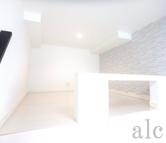 その他設備　天井高140センチの大型ロフト　寝室　テレビなども設置可能