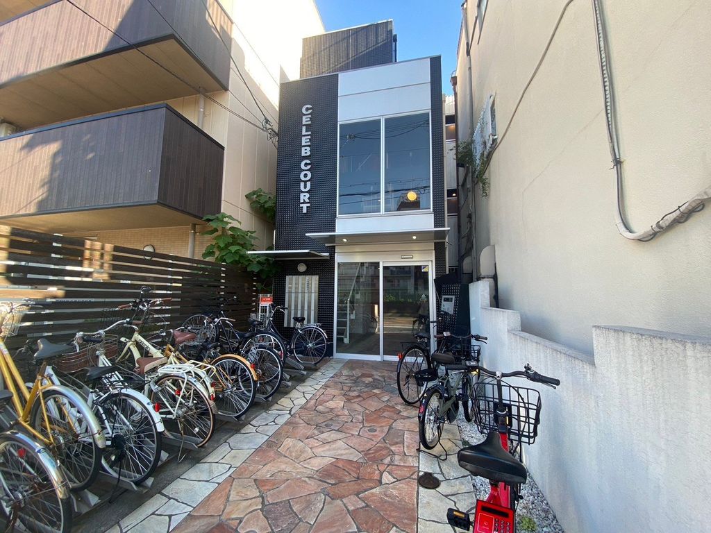 建物外観　駐車場