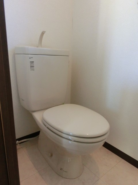 トイレ　※別号室の参考写真です(現況優先・仕様違いの場合あり)