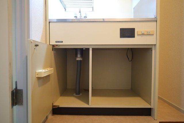 収納　キッチン下部