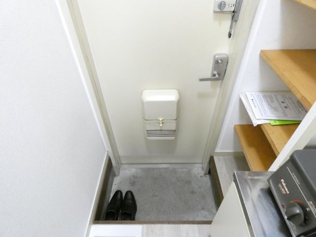 玄関　同仕様・参考写真となります。