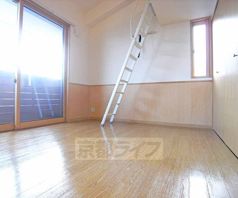 居室・リビング　天井が高くてとても広い室内です。