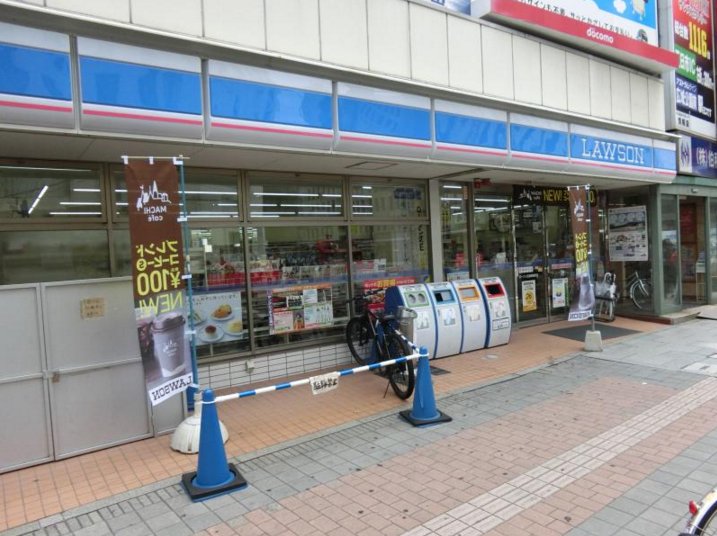 コンビニ　Lawson（コンビニ）まで200m