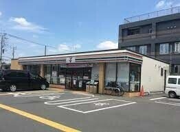 コンビニ　セブンイレブン伊奈栄店（コンビニ）まで252m