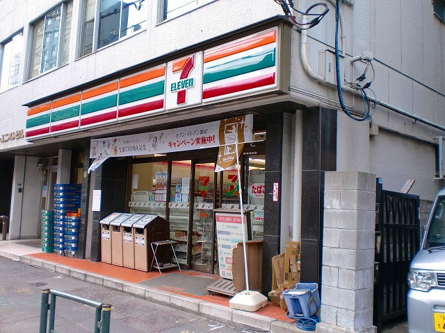 コンビニ　セブンイレブン文京湯島3丁目店（コンビニ）まで142m