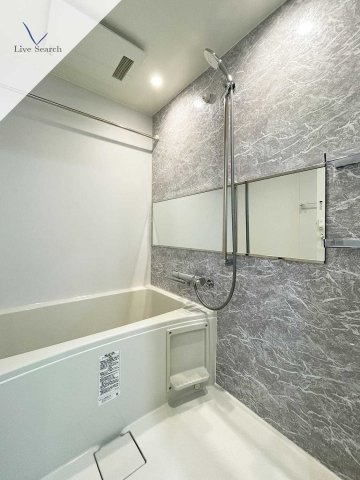 バス・シャワールーム　落ち着いた空間のお風呂です