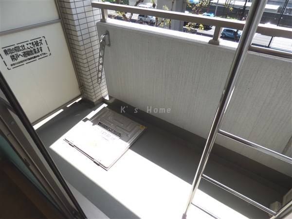 バルコニー　南向きで陽当たり良好なバルコニー