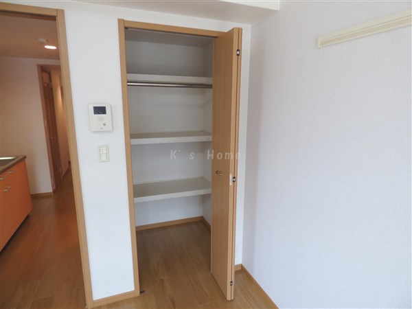 収納　収納しやすい棚付きのクローゼット