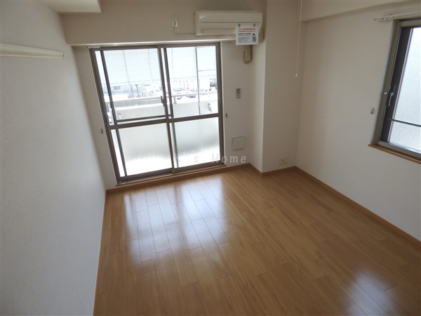 居室・リビング　角部屋なので採光・通風良好