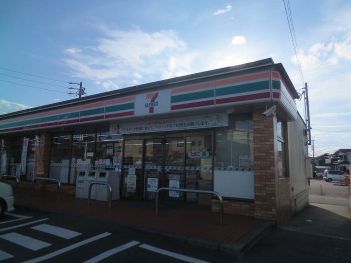 コンビニ　セブンイレブン（コンビニ）まで377m